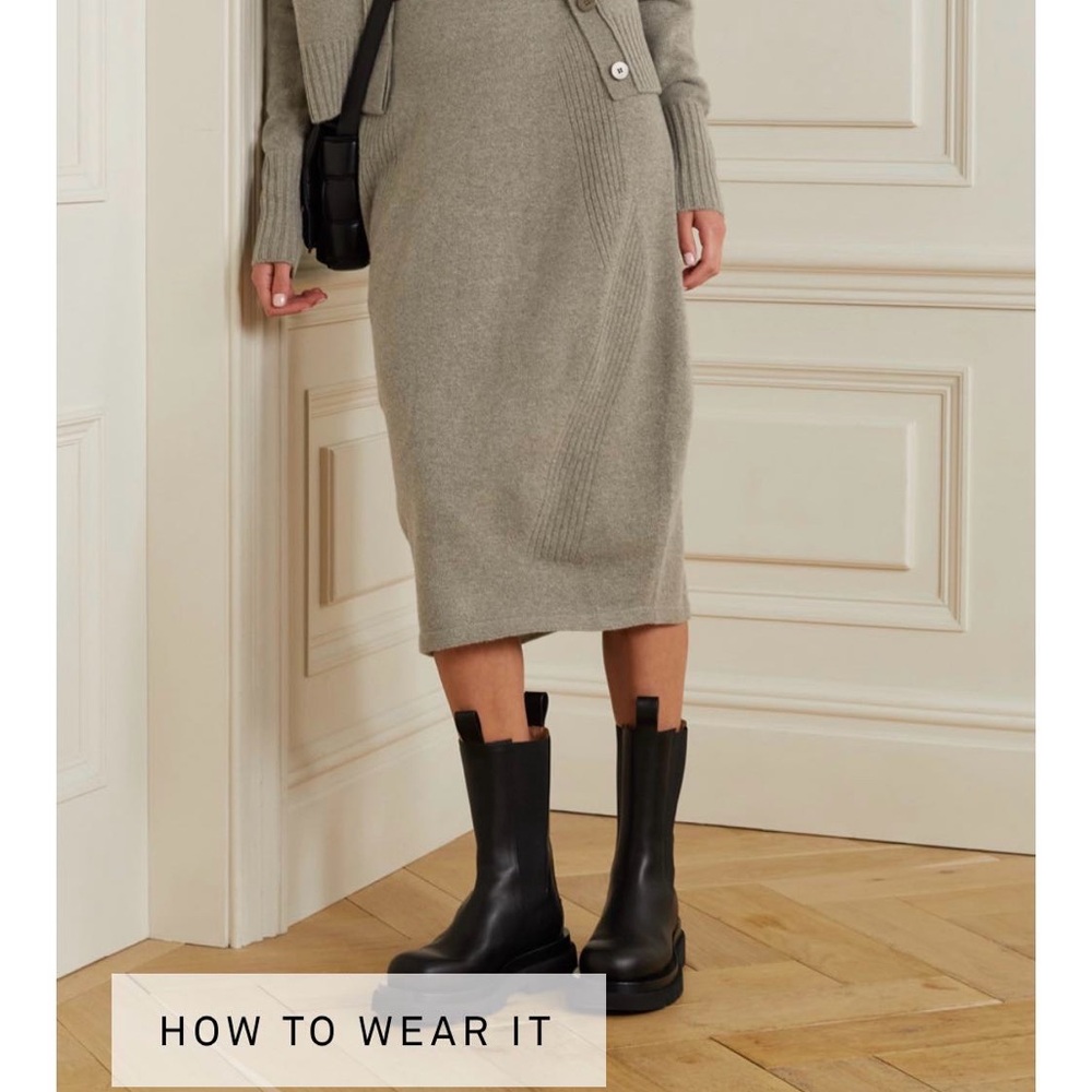 Elegant Gray Knit Midi Skirt